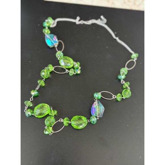 Vintage Green Glass Beaded Necklace With Faceted Details & Silver-Tone Links - Picture 2 of 10